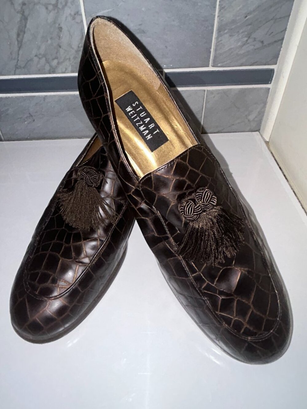 Stuart Weitzman Loafters Women's 10M, Brown Croc Embossed, Tassel, 1.5"Heel